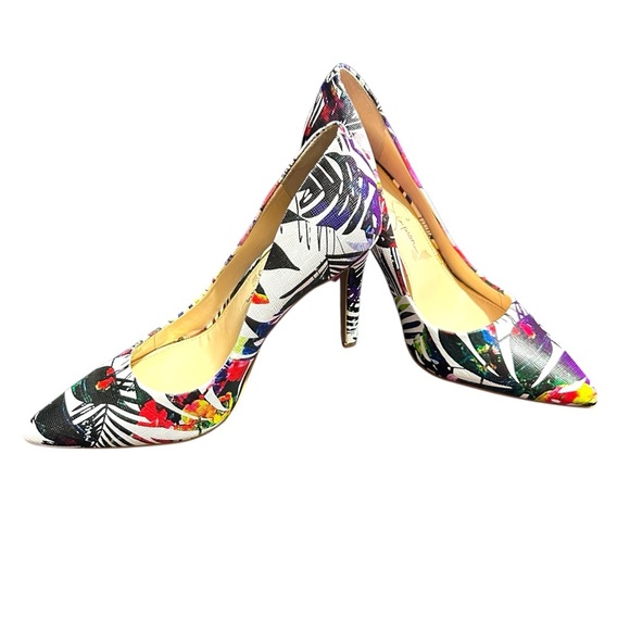 Jessica Simpson Black and White Heels with Stiletto Design - Picture 5 of 12